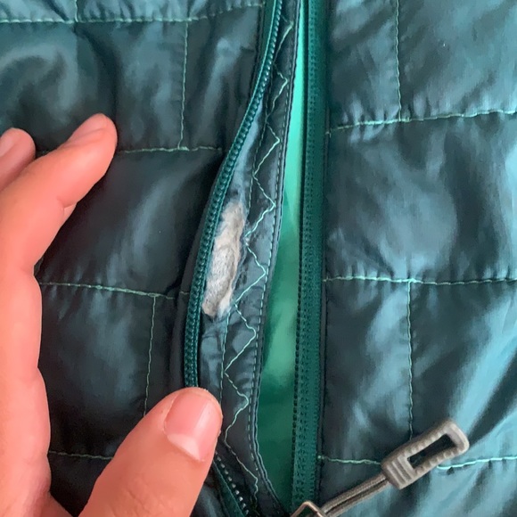 green Patagonia vest - Picture 2 of 2